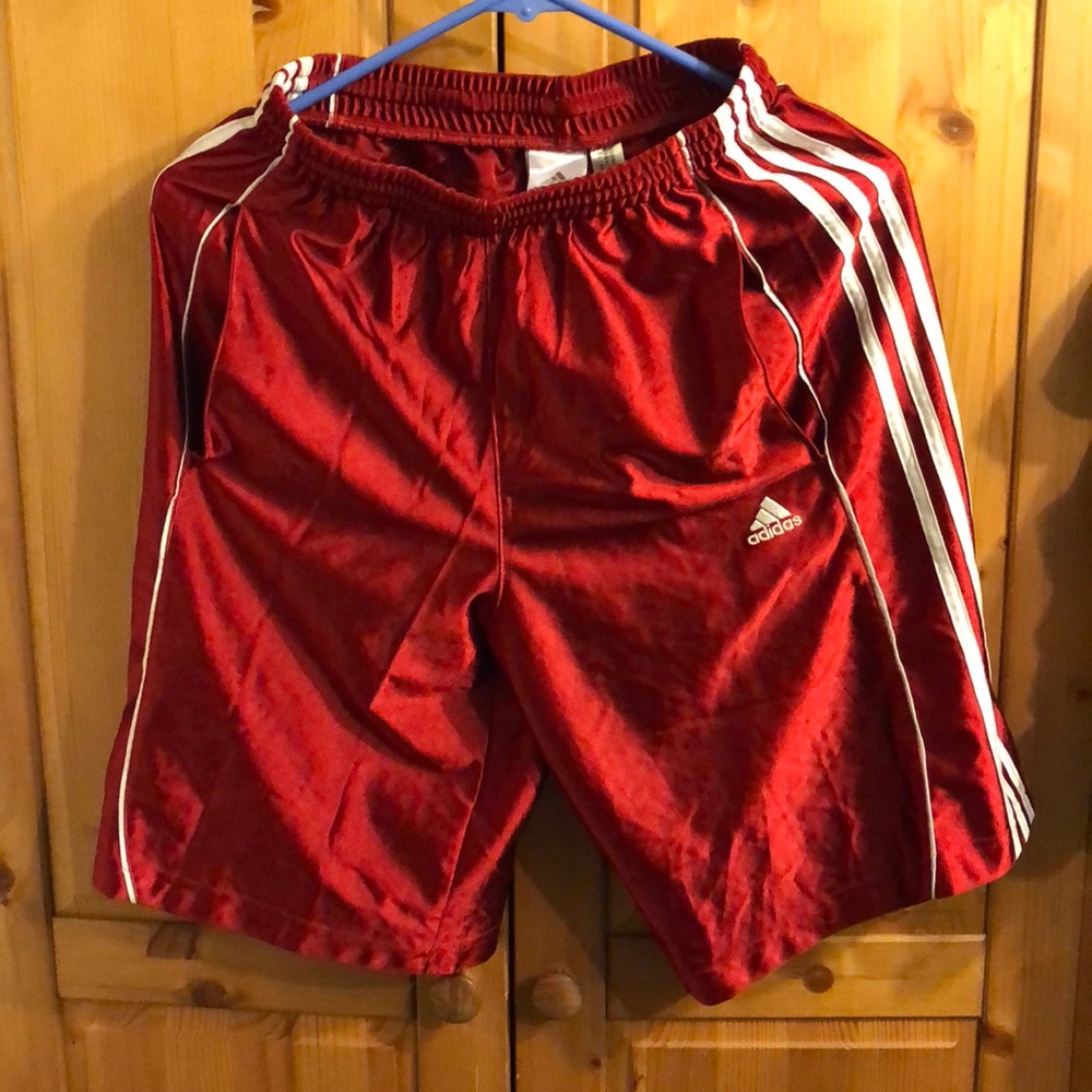 Adidas red white shorts size XL has pockets